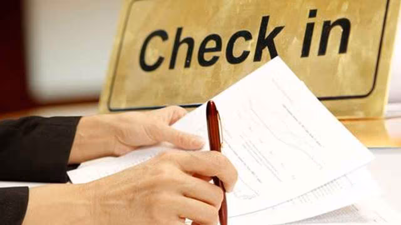 Hotel Check-in | హోటల్స్లో ఆధార్ అవసరం లేదు.. క్యూఆర్ కోడ్, ఓటీపీ చాలు..