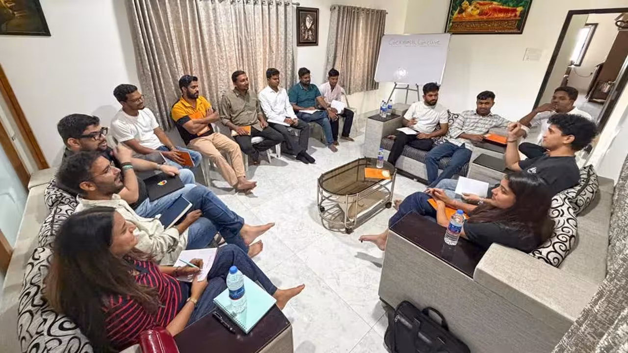 Kya Bolti Public Tour | క్యా బోల్తీ పబ్లిక్ : విద్యా వ్యవస్థలో సంస్కరణలు, నిరుద్యోగ సమస్యలపై అభిజీత్ డిప్కే దేశవ్యాప్త పర్యటన