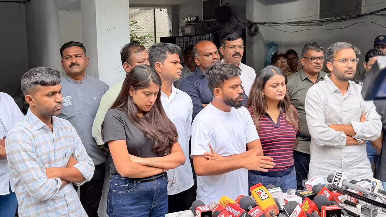 CJP Abhijeet Dipke | ఒకటో తరగతికి లక్షన్నర ఫీజు అయితే.. డబ్బులు ఎక్కడ్నుంచి వస్తయ్..?
