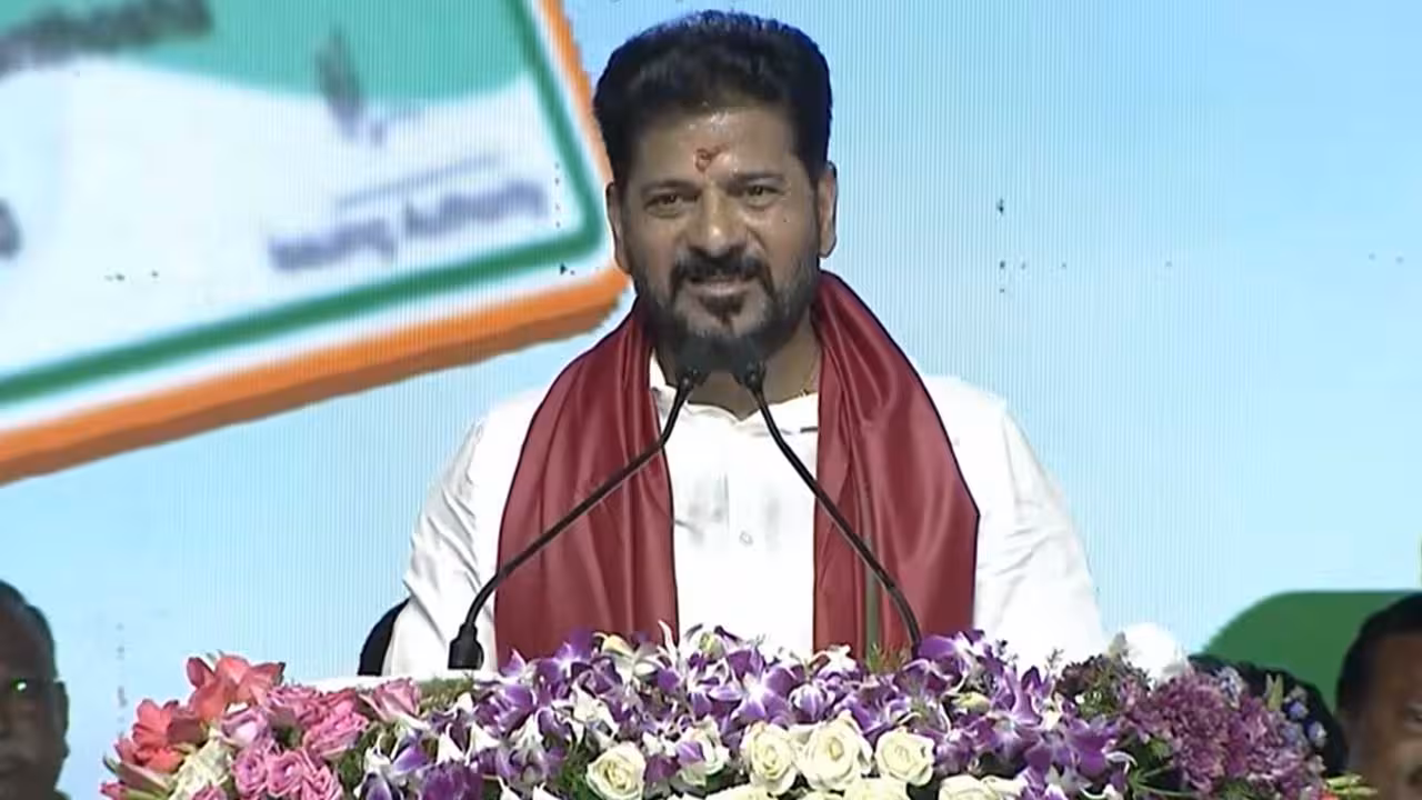 CM Revanth Reddy | మాయగాళ్ల మాయలో పడకండి.. ప్రతి 6 నెలలకు ఉద్యోగ నోటిఫికేషన్లు : సీఎం రేవంత్ రెడ్డి