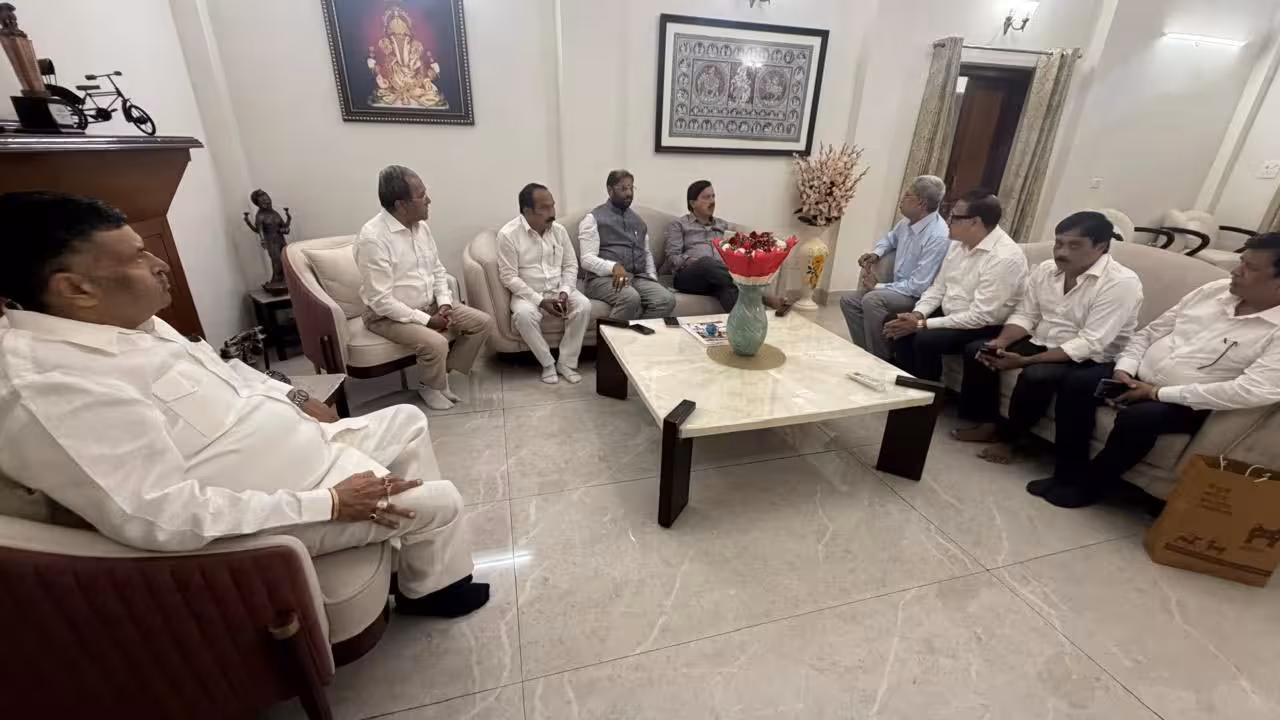 Petroleum Dealers Association | పెట్రోల్ డీలర్ల డిమాండ్లపై ఢిల్లీలో కీలక భేటీ: పార్లమెంటరీ ప్యానెల్ ఛైర్మన్తో అసోసియేషన్ చర్చలు