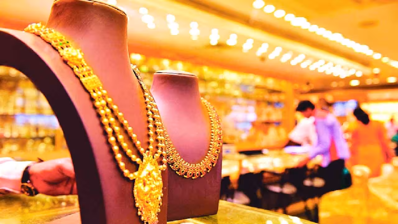 Gold And Silver Prices Today | ఒక్క రోజులోనే రూ.43వేలు పెరిగిన పసిడి ధర.. పెట్టుబడిదారుల్లో కొనుగోళ్ల ఉత్సాహం..