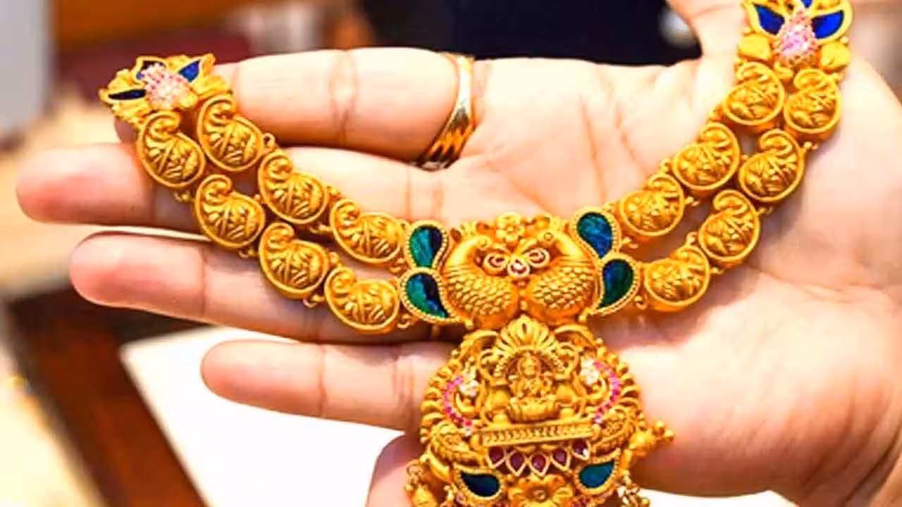 Gold And Silver Prices Today | ఒక్క రోజులోనే రూ.28వేలు తగ్గిన బంగారం ధర.. వరుస సెషన్లలో నష్టాలు..