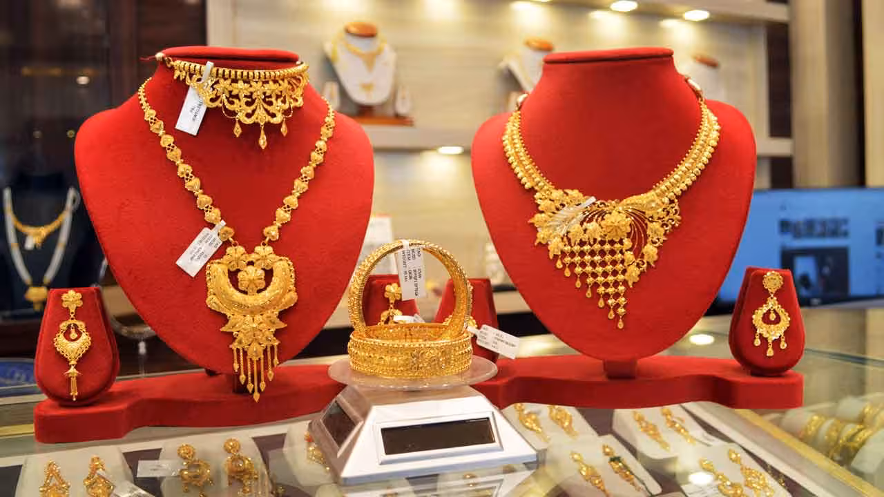 Gold Recycling | భారతీయుల కొత్త ట్రెండ్.. బంగారాన్ని అమ్మడం లేదు..
