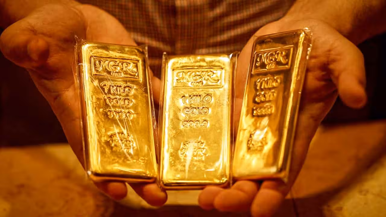 Gold And Silver Prices Today | ఈక్విటీ మార్కెట్లలో భారీ నష్టాలు.. బంగారం వైపు పెట్టుబడిదారుల పరుగులు..