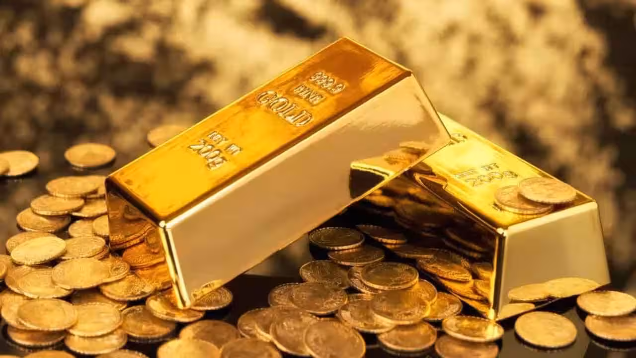 Gold And Silver Prices Today | స్వల్పంగా తగ్గిన బంగారం ధరలు.. మార్కెట్లలో తీవ్ర హెచ్చు తగ్గులు..
