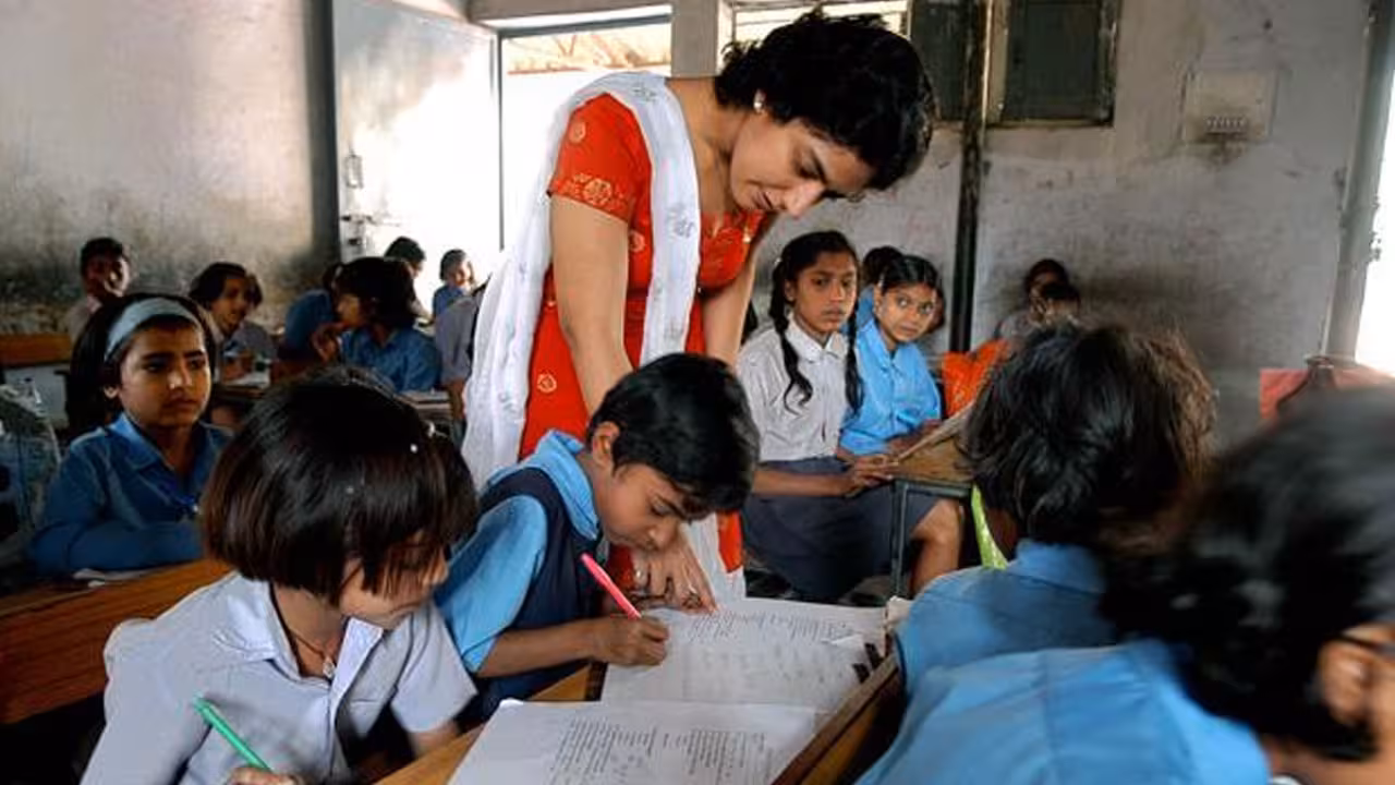 Government Teachers | డుమ్మా కొడితే ఉద్యోగం ఊడినట్టే.. ఉపాధ్యాయులకు సర్కార్ వార్నింగ్