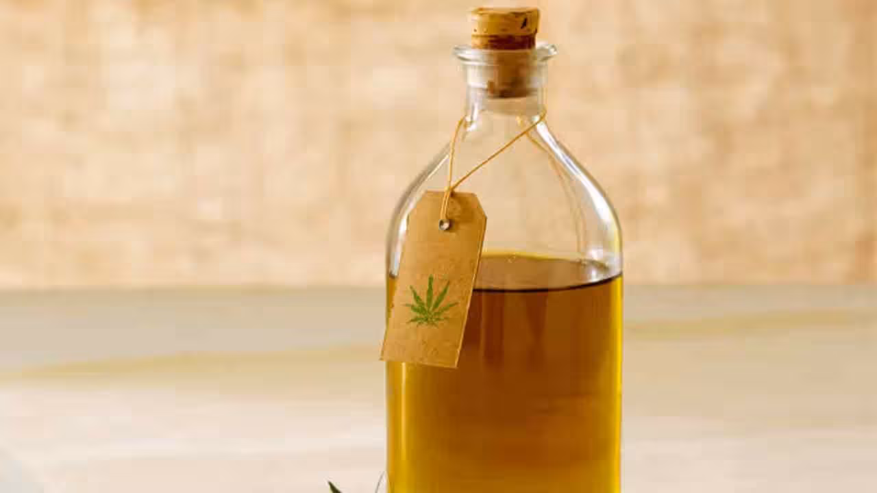 Hash Oil | హైదరాబాద్లో 14.2 కిలోల హాషిష్ ఆయిల్ స్వాధీనం