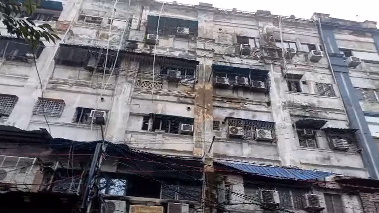 Massive Fire | హోటల్లో భారీ అగ్నిప్రమాదం.. వైద్యం కోసం వచ్చిన బంగ్లాదేశీయులు 9 మంది మృతి