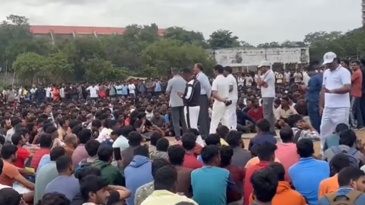 HYDRAA | ఏయే నా కొడుకు ఎక్కువ మాట్లాడాడో గుర్తించండి.. హైడ్రా ఉద్యోగర్థుల పట్ల అధికారుల ఫైర్