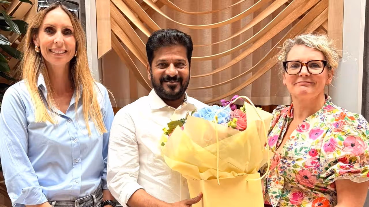 Revanth Reddy London Tour | లండన్లో సీఎం.. తెలంగాణలో ఫుట్బాల్ ట్రైనింగ్ కోసం లివర్పూల్తో డీల్