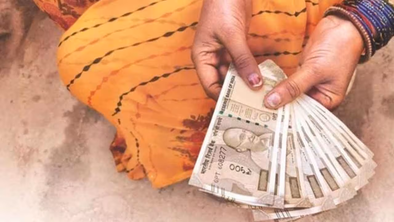 PM Svanidhi Yojana | ఆధార్ కార్డుతో రూ.90వేల రుణం.. పూచీకత్తు లేదు.. వివరాలు ఇవే..