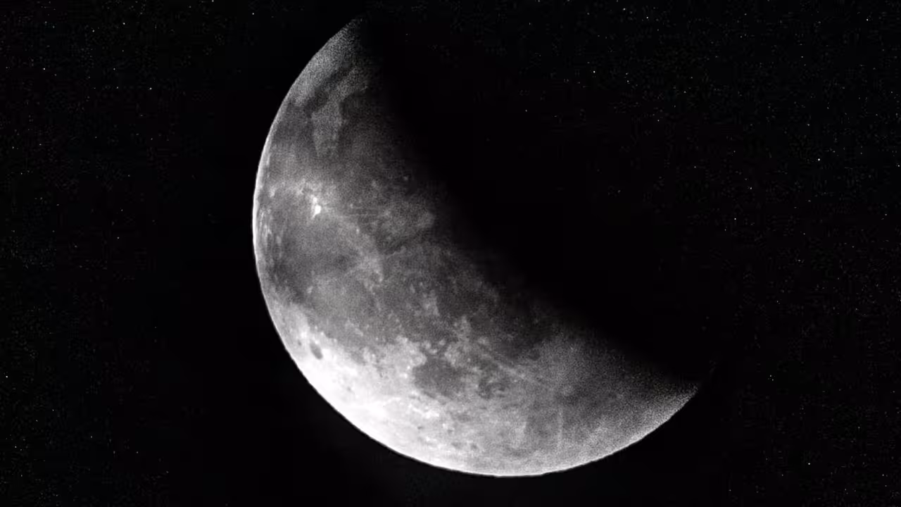 Lunar Eclipse | ఈ ఏడాది చివరి చంద్రగ్రహణం రేపే.. భారత్లో కనిపిస్తుందా..?