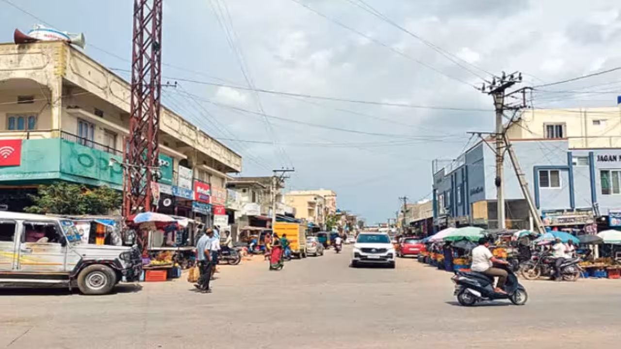 Village | ఊరు ఒకటే.. కానీ పంచాయతీలు, మండలాలు, జిల్లాలు వేర్వేరు..