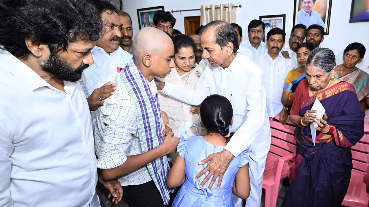 KCR Visits Peddi Sudarshan Reddy Family | ‘నేనున్నా’.. పెద్ది పిల్లలను అక్కున చేర్చుకుని కన్నీరు పెట్టుకున్న కేసీఆర్