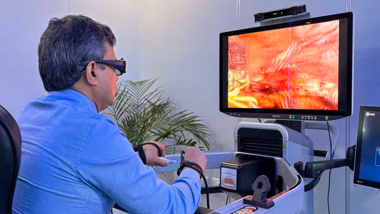 India Robotic Telesurgery | వైద్యరంగంలో సంచలనం: గురుగ్రామ్లో డాక్టర్.. హైదరాబాద్లో పేషెంట్.. 1,600 కి.మీ దూరం నుంచి రోబోటిక్ సర్జరీ