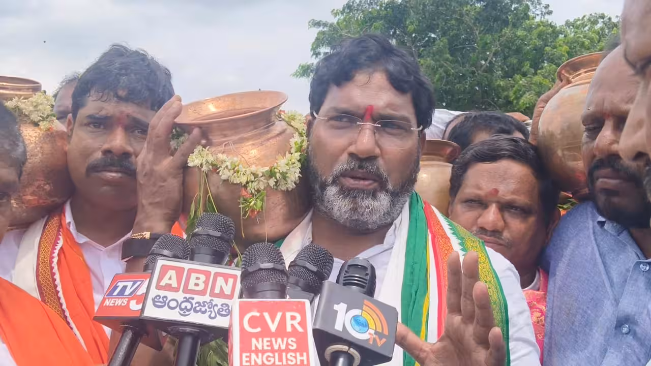 Sampath Kumar Padayatra | వరుణ దేవుడి కరుణ కోసం.. అలంపూర్లో సంపత్ కుమార్ మెగా పాదయాత్ర!