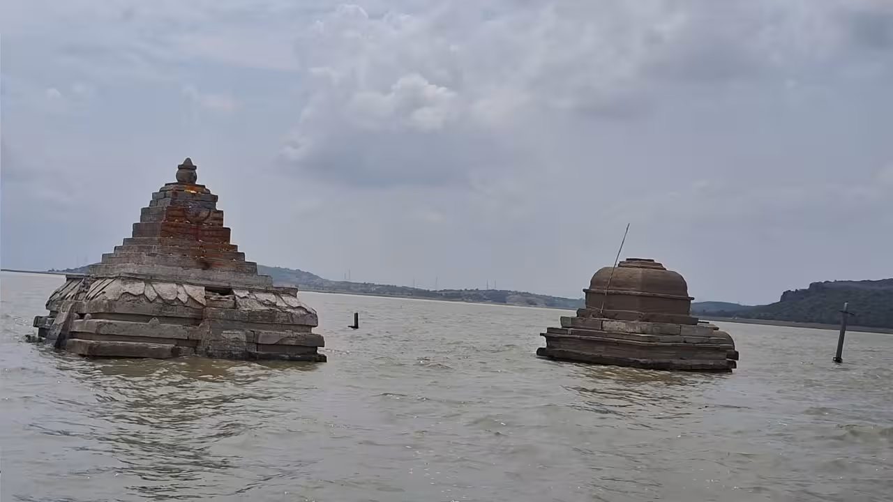 Sangameshwara Temple | కృష్ణానదికి పోటెత్తిన వరద.. సంగమేశ్వర ఆలయం పూర్తిగా జలాధివాసం.. ఫొటోలు