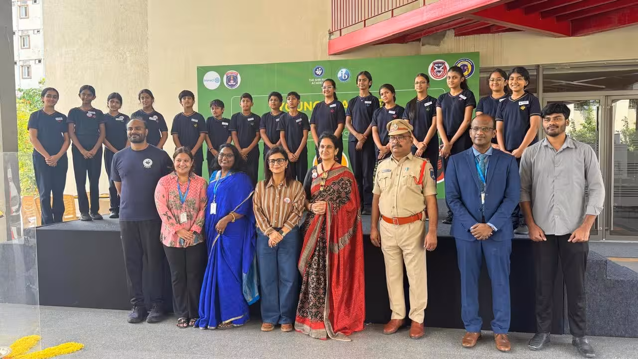 SHE Teams | పబ్లిక్ ప్లేసుల్లో యువతులను వేధిస్తున్న రోమియోల భరతం పట్టిన షీ టీమ్స్