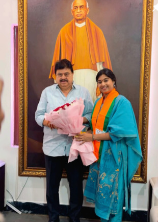 Shrasti Verma | బీజేపీలో చేరిన టాలీవుడ్ కొరియోగ్రాఫర్ శ్రష్టి వర్మ - Image 1