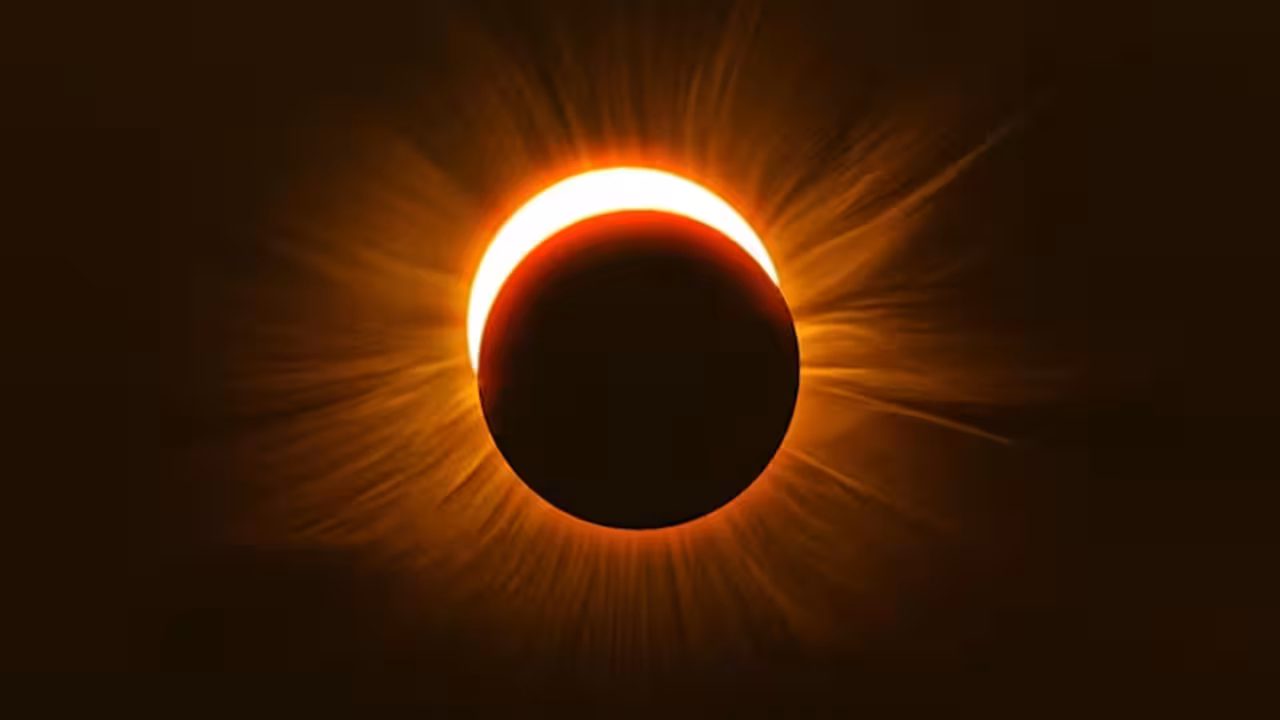 August 12 Solar Eclipse 2026 | ఒకే రోజు 4 అరుదైన ఖగోళ వింతలు! ఆకాశంలో 6 గ్రహాల పరేడ్, పరిపూర్ణ సూర్యగ్రహణం.. భారత్లో కనిపిస్తుందా?