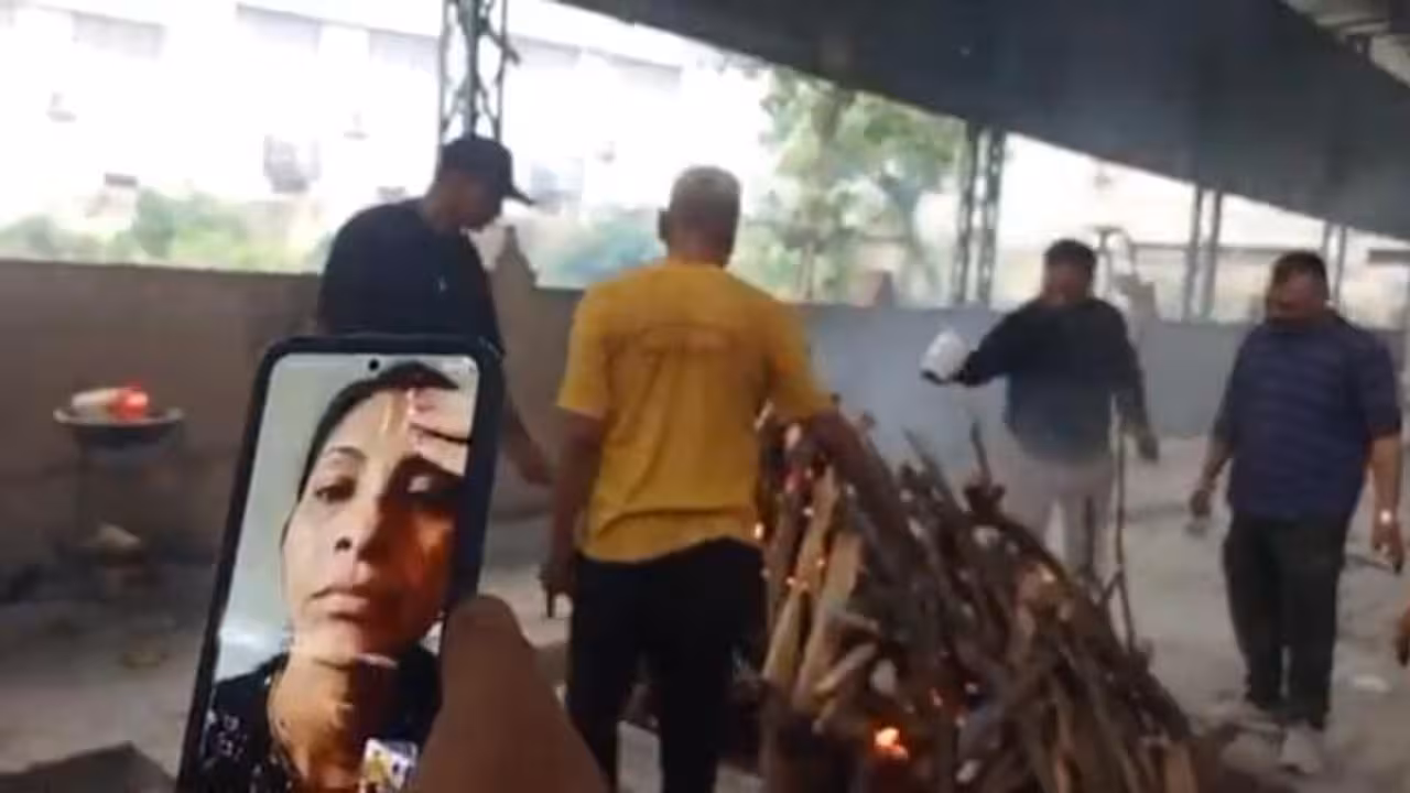 Millionaire Father Dies in Old Age Home, Daughters Watch Funeral on Video Call