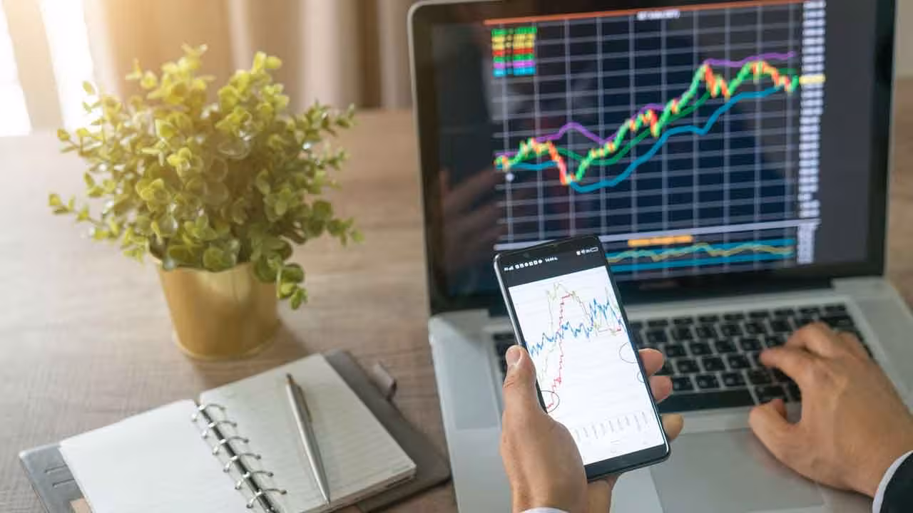 Stock Markets | క్లోజింగ్ వేలం ఎఫెక్ట్.. నిఫ్టీకి భారీ షాక్, ఐటీ షేర్లపై ఒత్తిడి..
