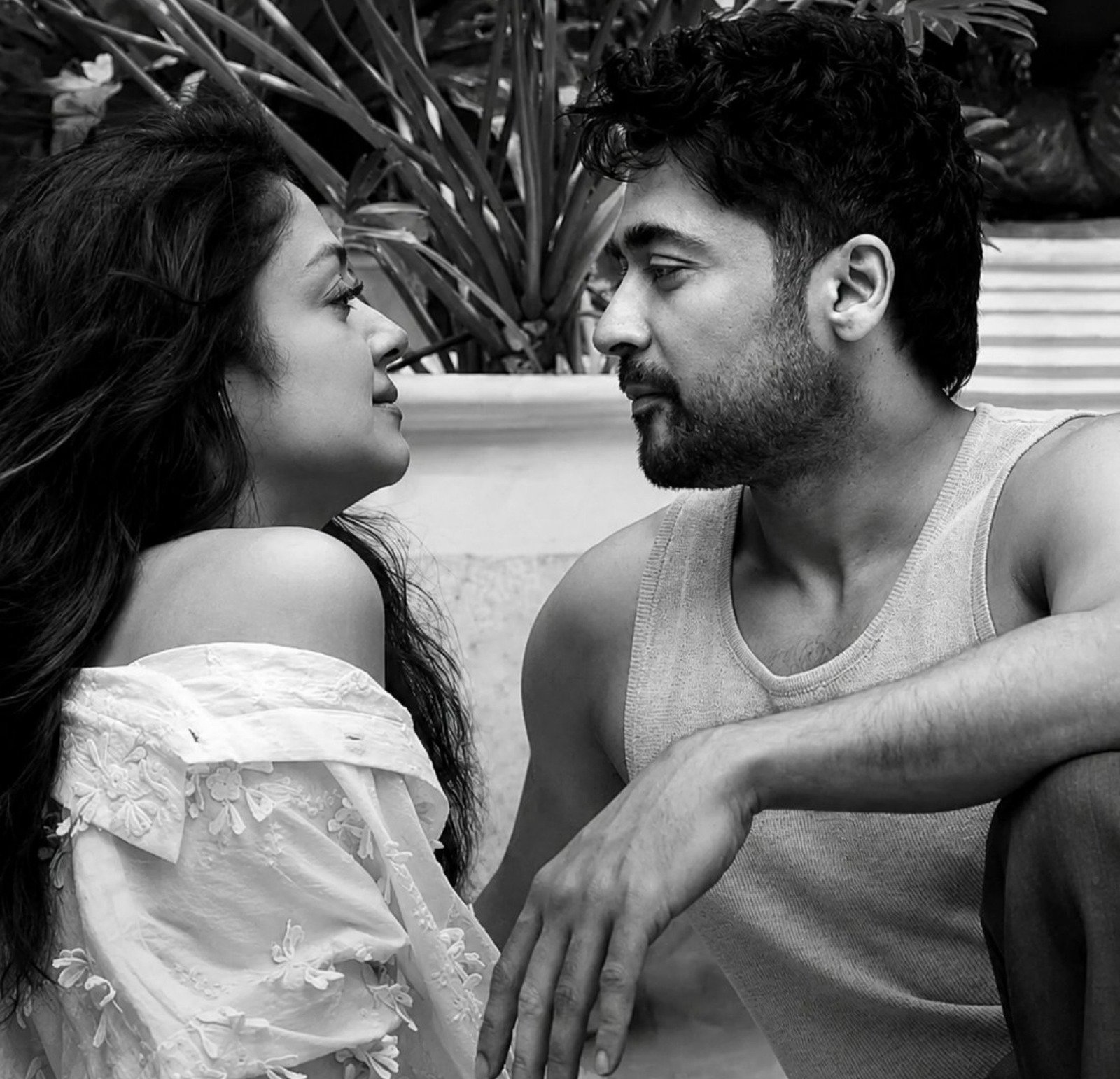 Suriya | జ్యోతికతో సూర్య ఫొటోషూట్ – పెళ్లై ఇరవై ఏళ్లయ్యిందంటే నమ్మలేకపోతున్నామంటూ ఫ్యాన్స్ కామెంట్స్ - Image 2