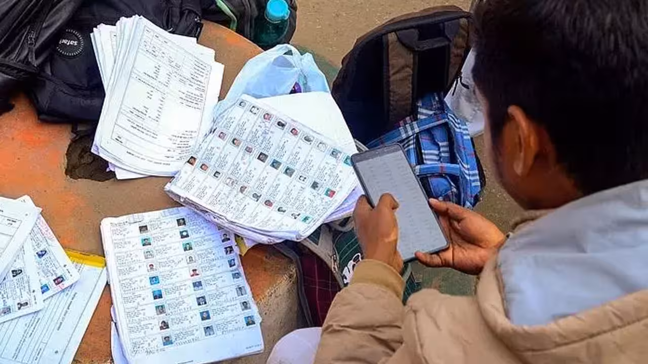 Hyderabad Voter List 2026 | హైదరాబాద్ ఓటర్ల జాబితాలో భారీ స్కామ్? డూప్లికేట్ ఓట్లను బట్టబయలు చేసిన కాంగ్రెస్
