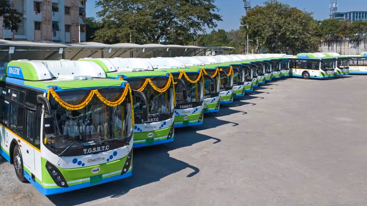 Night Shift Buses | రేపటి నుంచి హైదరాబాద్లో రాత్రి బస్సులు.. ఏయే రూట్లలో అంటే?
