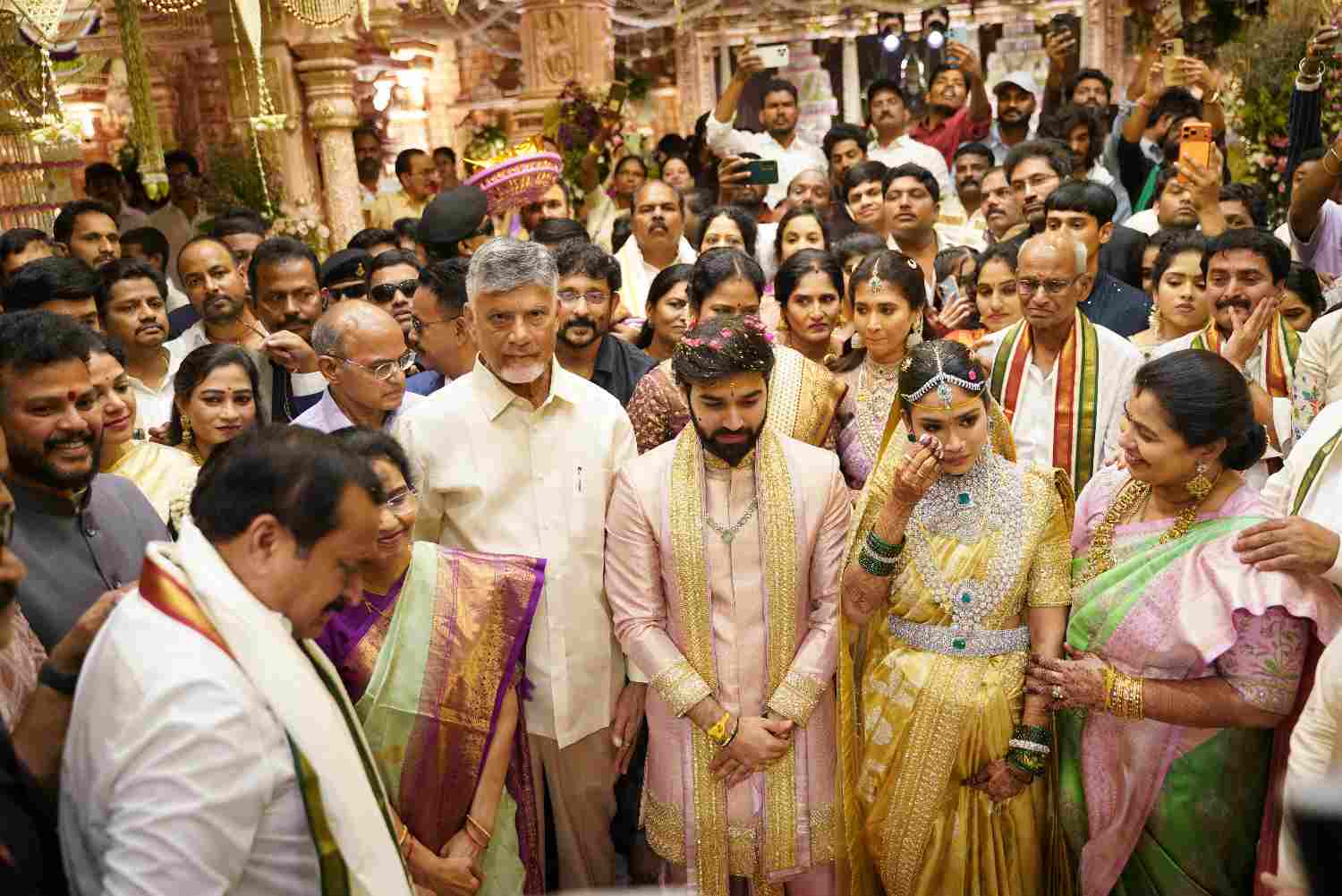 Bandla Ganesh Daughter Wedding | ఘనంగా బండ్ల గణేష్ కూతురు వివాహం – టాలీవుడ్ స్టార్స్ సందడి - Image 13