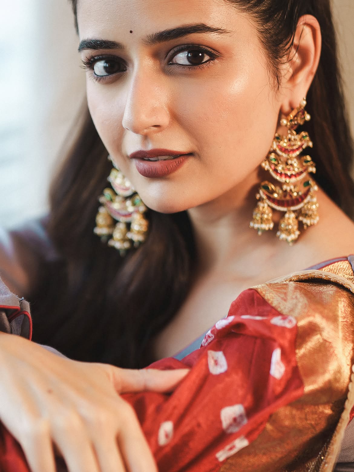 Ashika Ranganath | క్యూట్ లుక్స్తో కట్టిపడేస్తోన్న ఆషికా రంగనాథ్ - Image 2