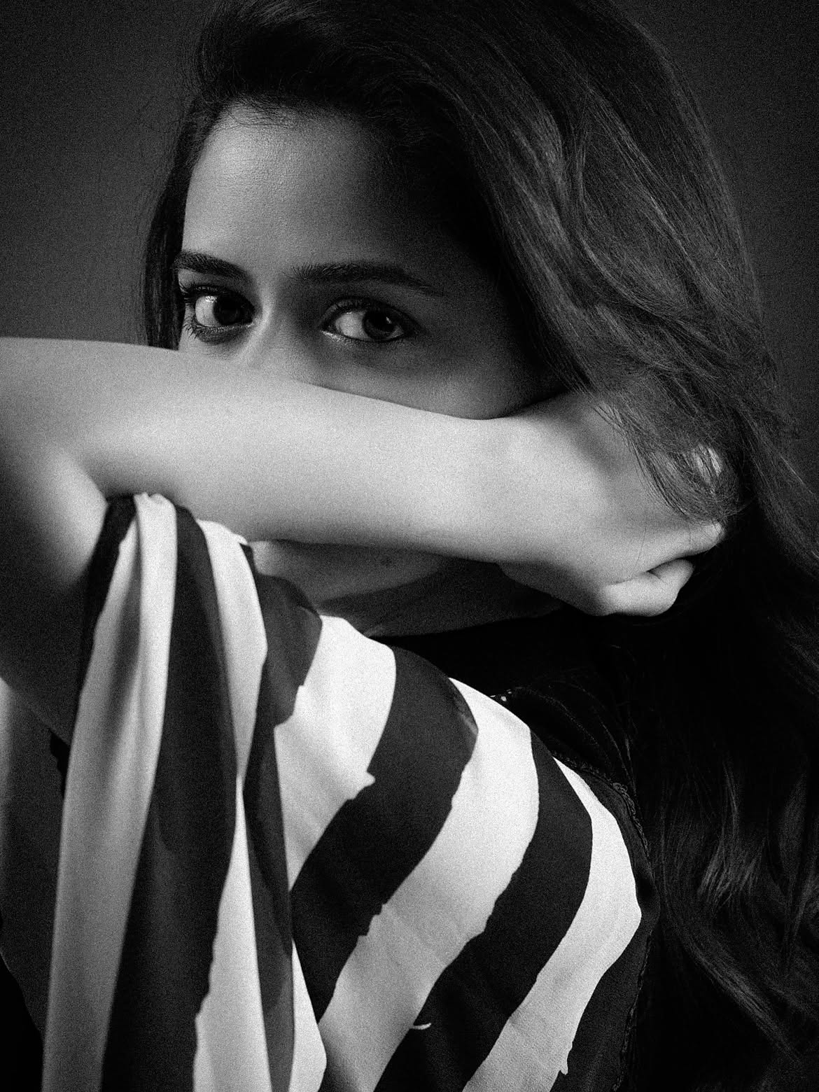 Ashika Ranganath | స్ట్రైప్స్ సారీలో ఆషికా రంగనాథ్.. అందంతో చూపు తిప్పుకోనివ్వడం లేదుగా..! - Image 13