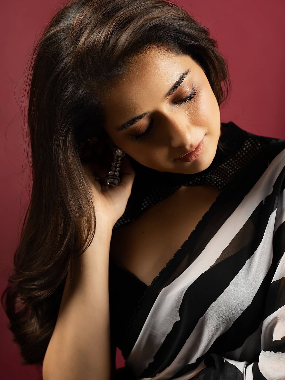Ashika Ranganath | స్ట్రైప్స్ సారీలో ఆషికా రంగనాథ్.. అందంతో చూపు తిప్పుకోనివ్వడం లేదుగా..! - Image 8