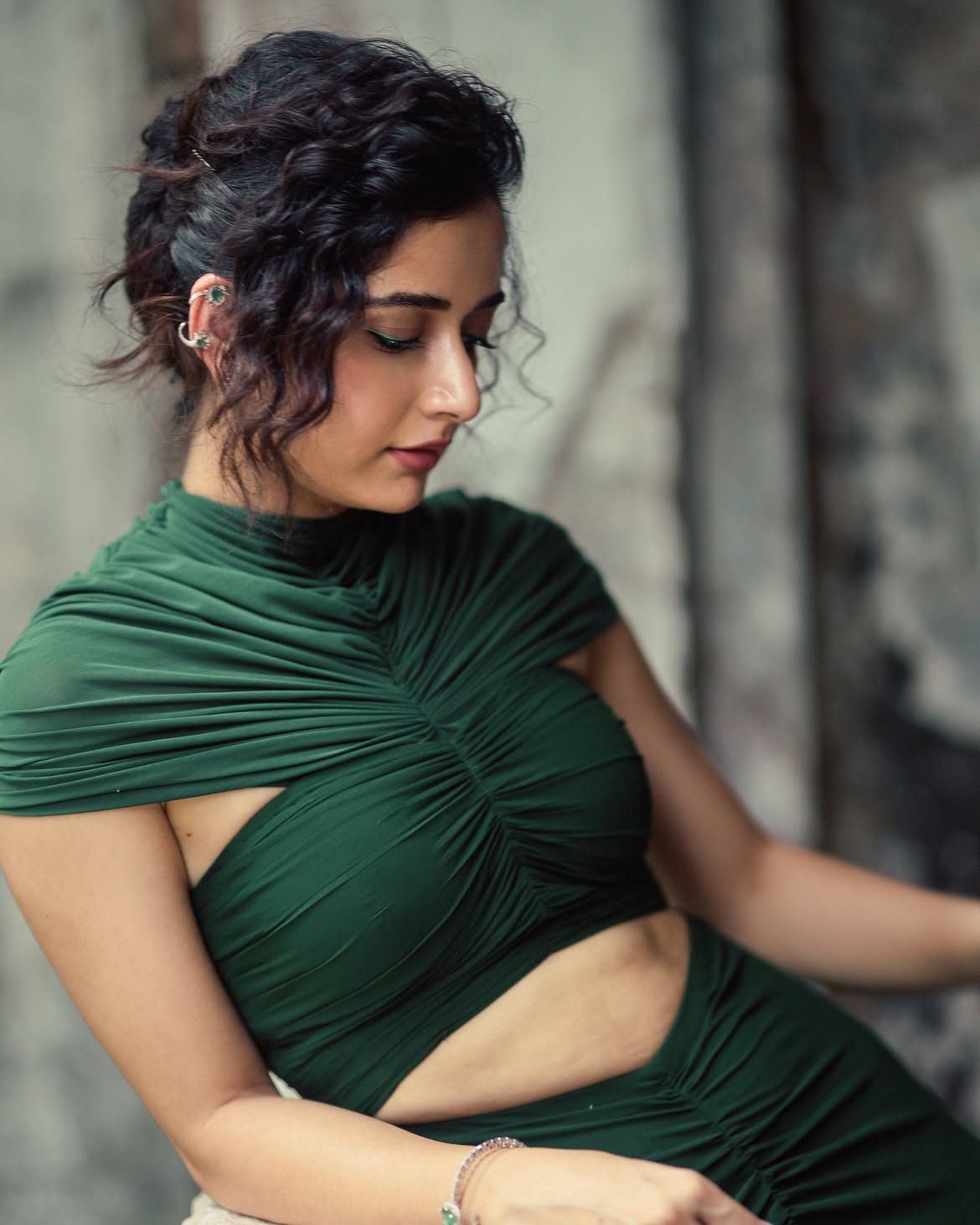 Ashika Ranganath | స్ట్రైప్స్ సారీలో ఆషికా రంగనాథ్.. అందంతో చూపు తిప్పుకోనివ్వడం లేదుగా..! - Image 28