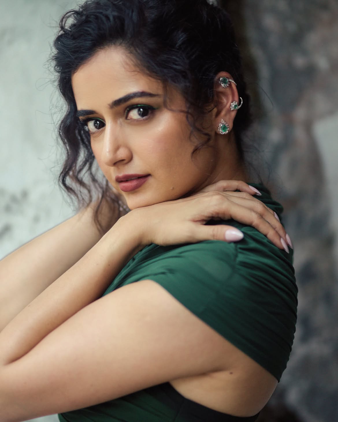 Ashika Ranganath | స్ట్రైప్స్ సారీలో ఆషికా రంగనాథ్.. అందంతో చూపు తిప్పుకోనివ్వడం లేదుగా..! - Image 30