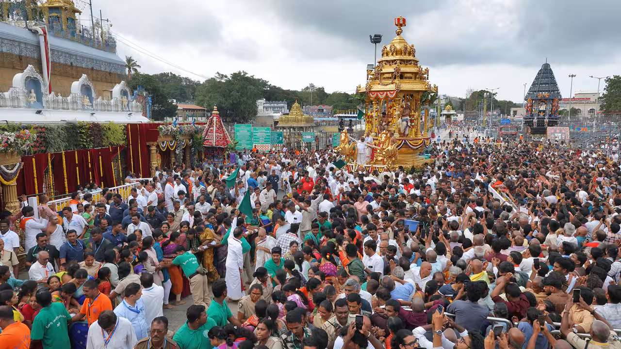 Brahmotsavam 2026 | స్వర్ణరథంపై శ్రీవారి విహారం.. గోవింద నామస్మరణతో పులకించిన తిరుమల