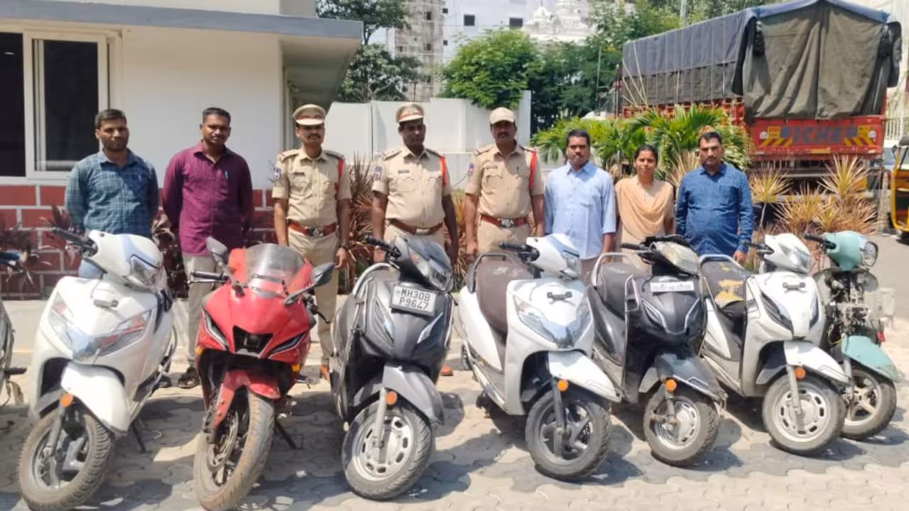 Hyderabad | ద్విచక్ర వాహనాల చోరీ.. ఇద్దరు టీనేజర్లు అరెస్ట్.. 8 స్కూటర్లు స్వాధీనం