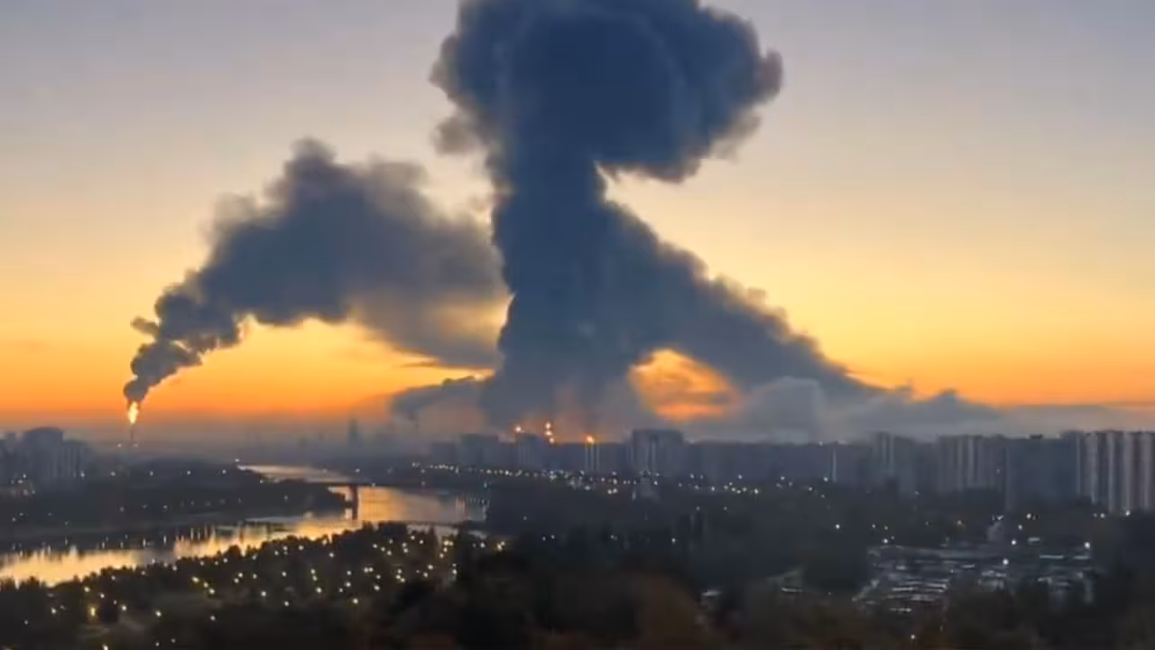 Ukraine Biggest Attack | మాస్కోపై 1,600కుపైగా డ్రోన్లతో విరుచుకుపడిన ఉక్రెయిన్..!