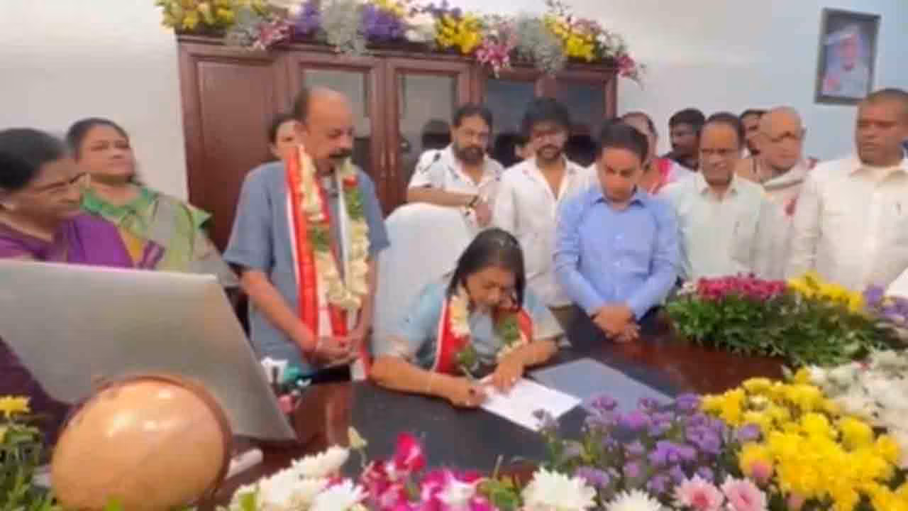 Gadwal Vijayalakshmi | స్టేట్ ప్లానింగ్ బోర్డ్ వైస్ చైర్ పర్సన్గా గద్వాల్ విజయలక్ష్మి బాధ్యతల స్వీకరణ