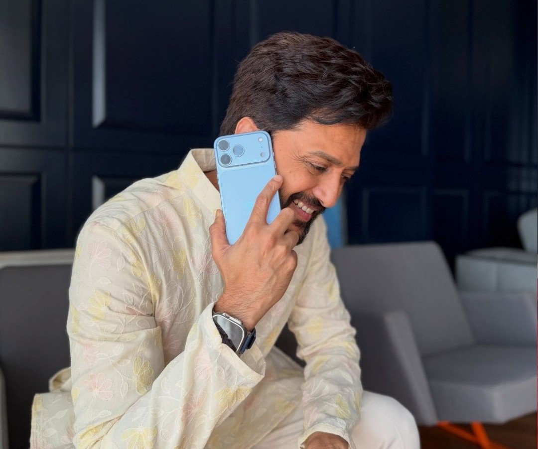 IPhone 18 | ఐ ఫోన్ 18తో సెలిబ్రిటీలు – ట్రెండ్ అవుతోన్న ఫొటోలు - Image 6