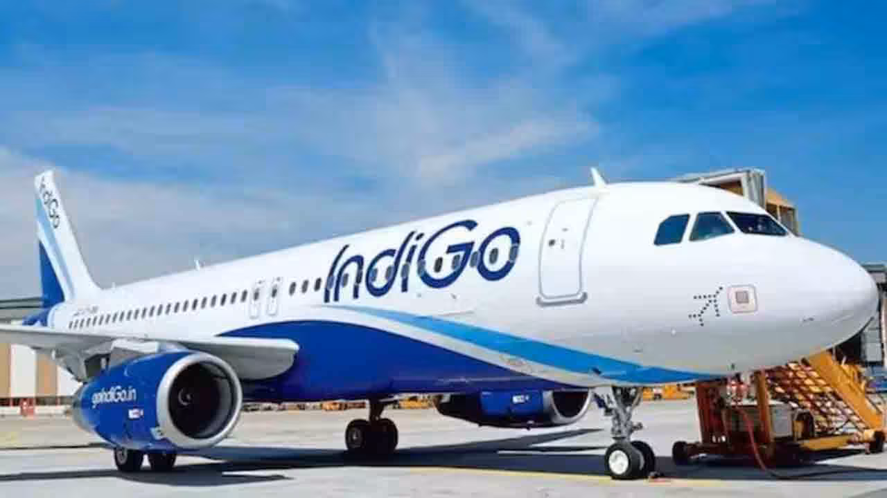 IndiGo plane hits pole | ల్యాండింగ్ వేళ పోల్ను ఢీ కొట్టిన విమానం.. శ్రీనగర్ ఎయిర్పోర్టులో ఘటన