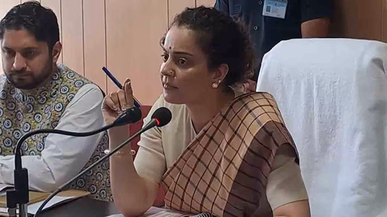 Kangana Ranaut | పనికిమాలిన మాటలు వద్దు.. మీ వల్లే నా పనితీరుపై విమర్శలు.. మండి అధికారులపై కంగన ఆగ్రహం