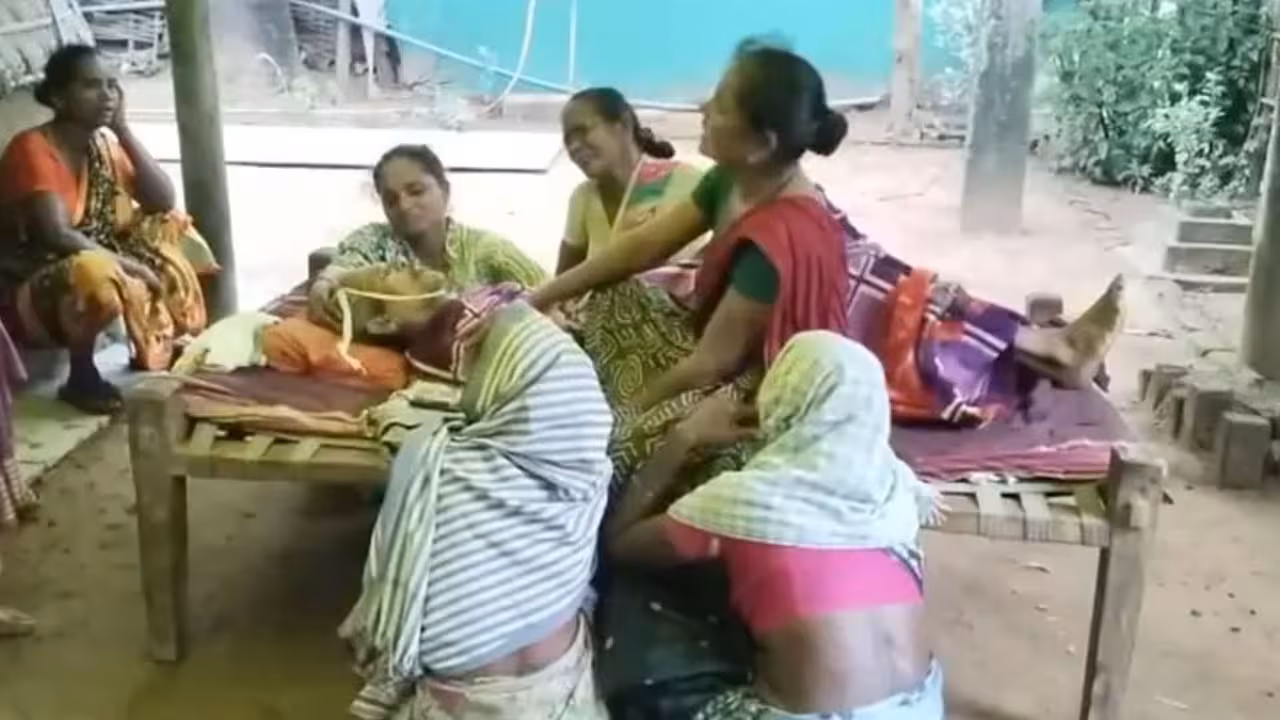 Landmine | కర్రెగుట్టల్లో పేలిన మందుపాతర.. ఆవులు మేపేందుకు వెళ్లి వ్యక్తి మృతి