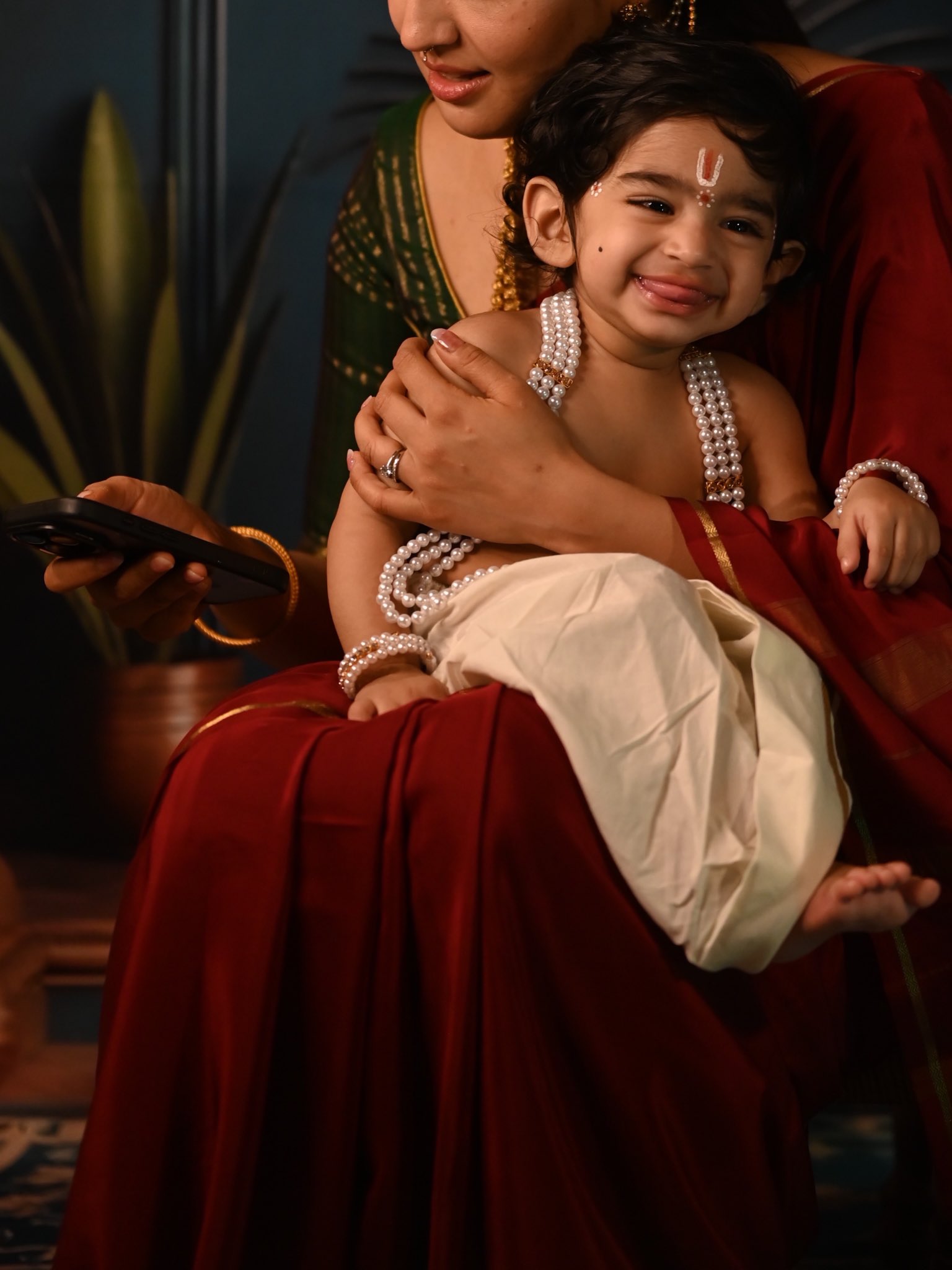 కృష్ణాష్టమి సందర్భంగా హీరోయిన్ ప్రణీత తన కొడుకును చిన్ని కృష్ణుడిగా అలంకరించింది. ఈ ఫొటోలను ఇన్స్టాగ్రామ్లో పోస్ట్ చేసింది.