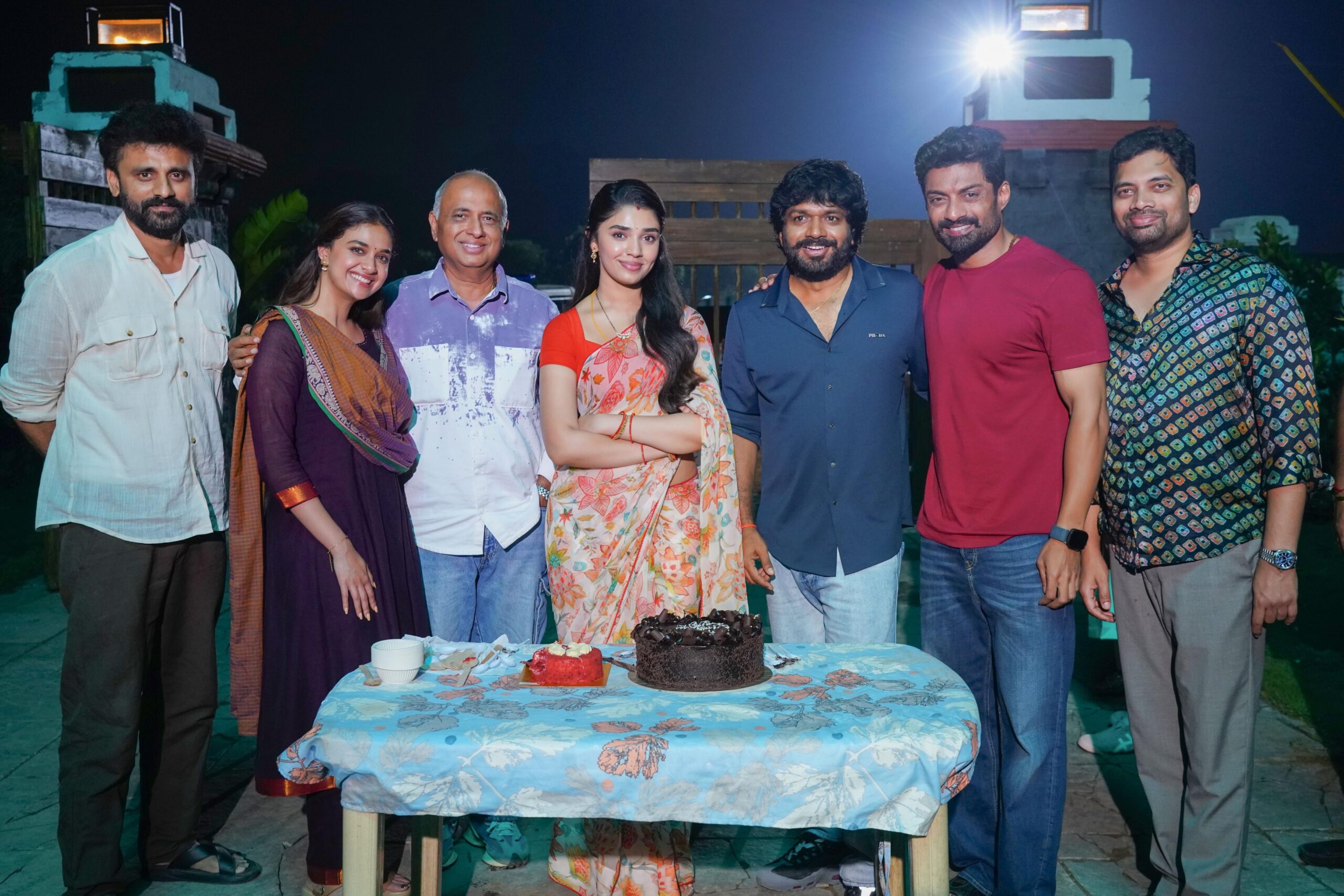 Krithi Shetty | జనవరి 12 విడుదల సెట్స్లో కృతిశెట్టి బర్త్డే సెలబ్రేషన్స్ - Image 3