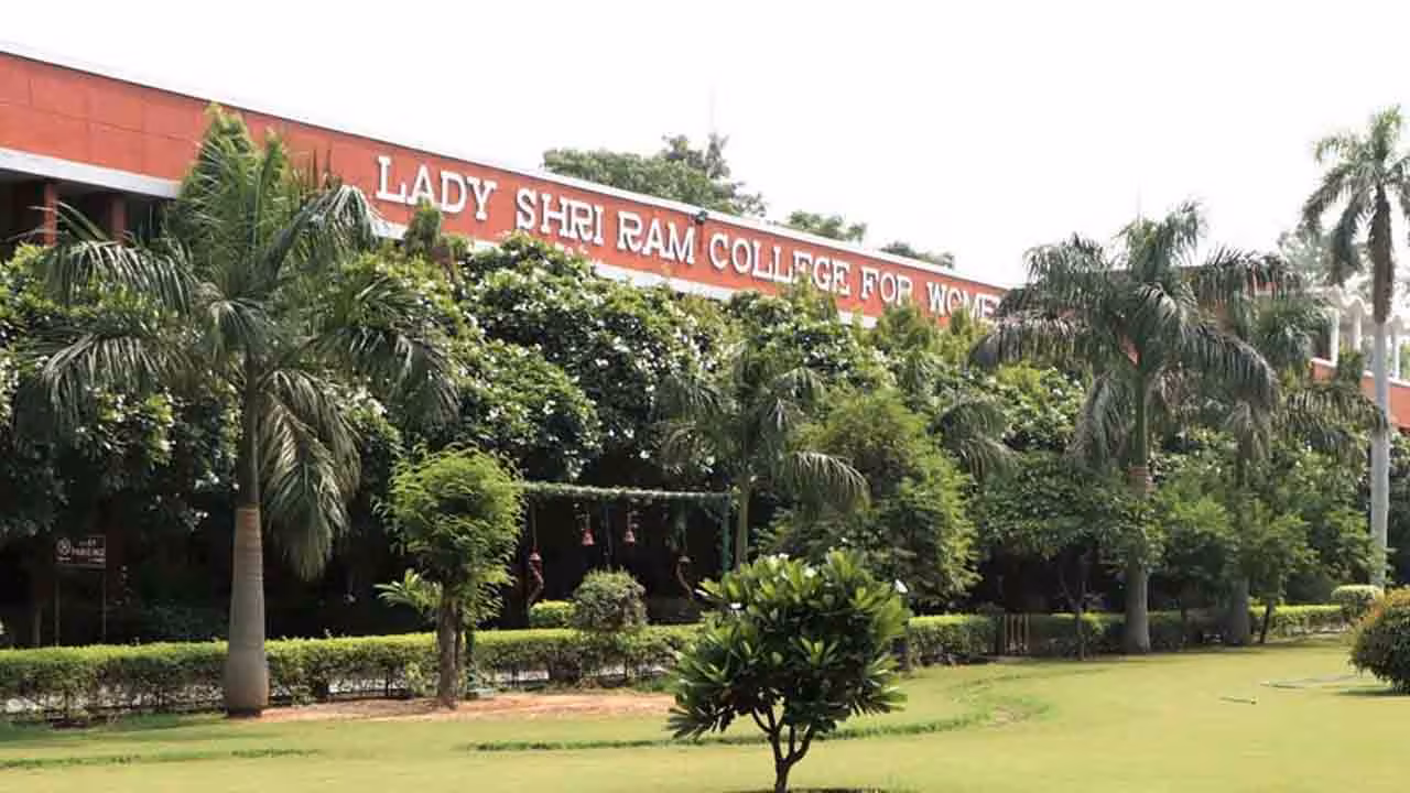 Lady Shri Ram College | మైనర్పై గ్యాంగ్రేప్ ఘటన.. విద్యార్థులకు ఆన్లైన్ క్లాసులు నిర్వహిస్తున్న లేడీ శ్రీరామ్ కళాశాల