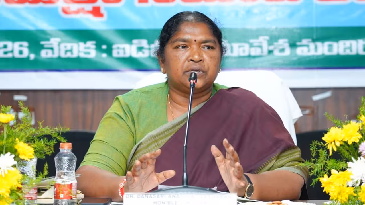 Minister Seethakka | రూ.1000 కోట్లతో 5118 గ్రామ పంచాయతీ భవనాల నిర్మాణం : మంత్రి సీతక్క