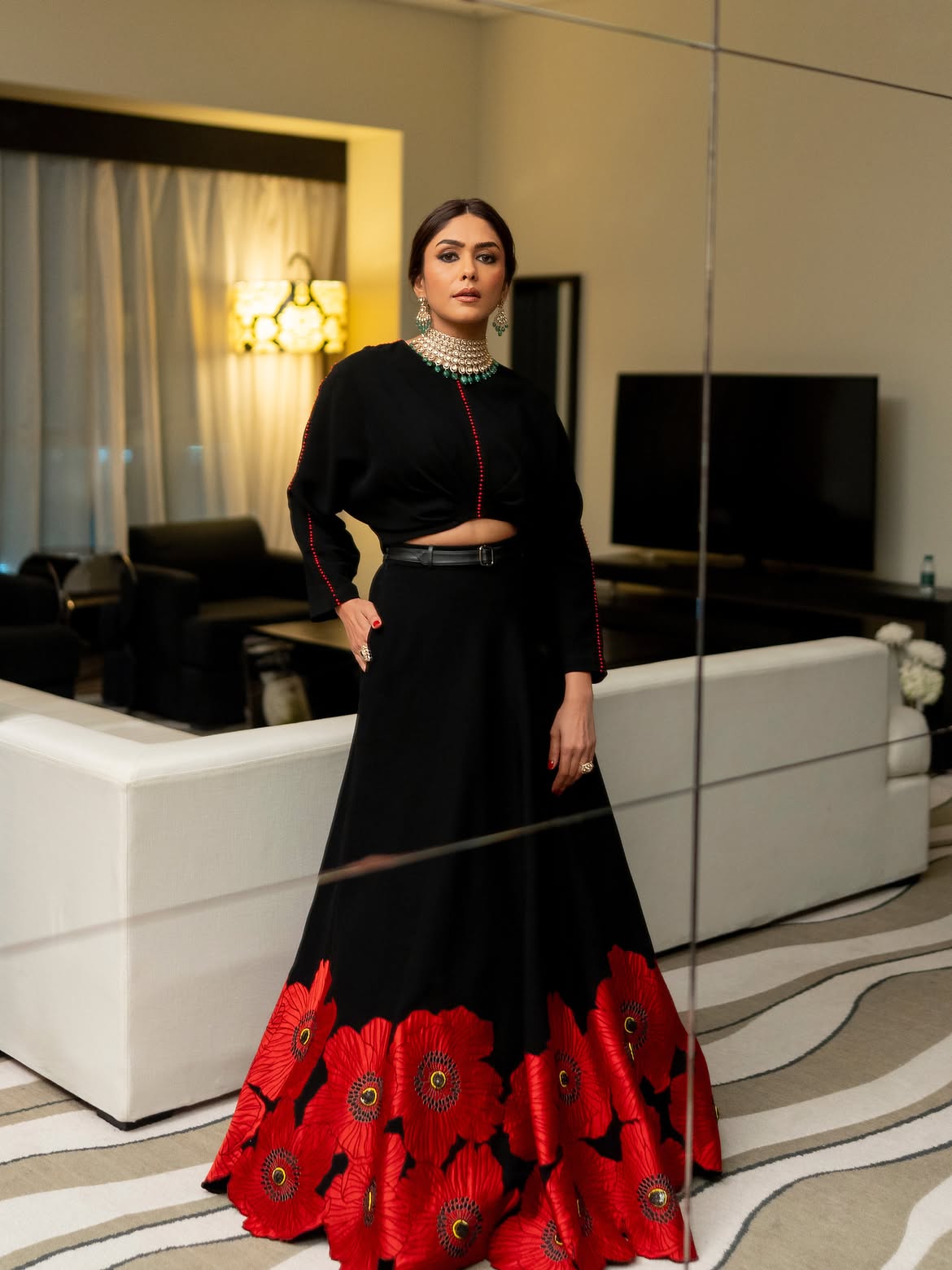 Mrunal Thakur | పూల గౌనులో క్యూట్ ఫొటోలతో కట్టిపడేసిన సీతారామం హీరోయిన్ - Image 3