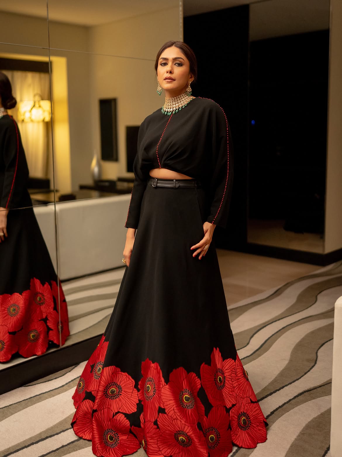Mrunal Thakur | పూల గౌనులో క్యూట్ ఫొటోలతో కట్టిపడేసిన సీతారామం హీరోయిన్ - Image 5